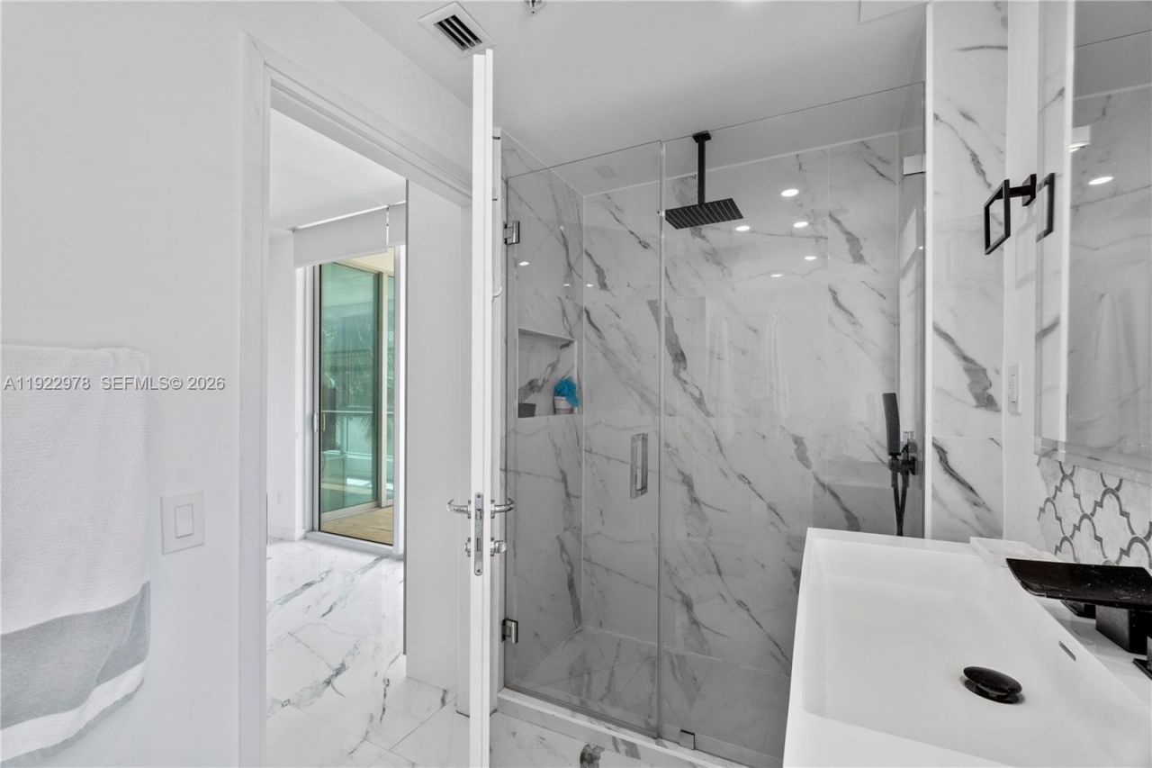 300 S Biscayne Blvd, Unit T-1411, Miami, FL 33131 Photo