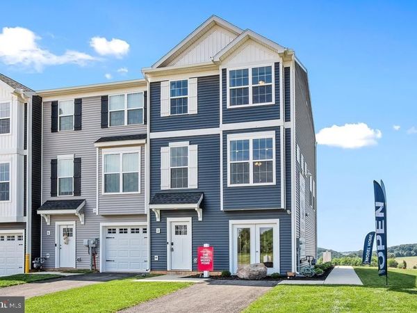 322 AVON DRIVE, RED LION, PA 17356