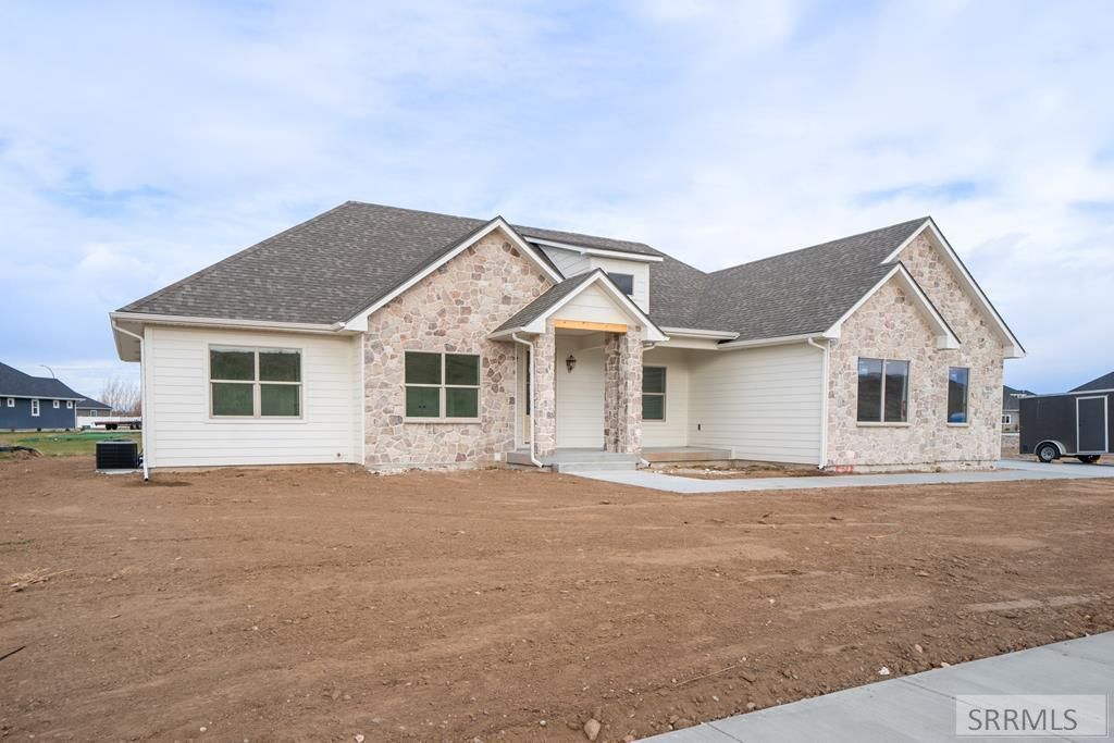 5768 Dune Village Way, Idaho Falls, ID 83404 Main Photo