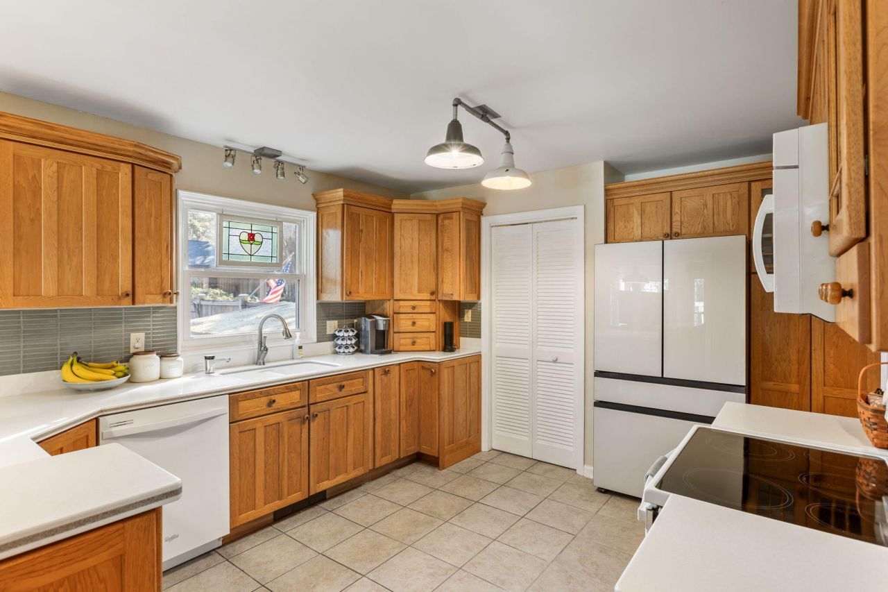 16 N Basilica Avenue Photo 10