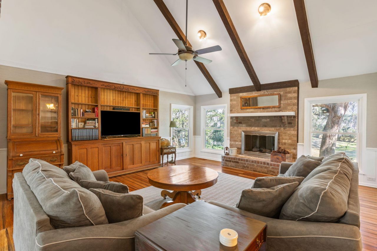 16 N Basilica Avenue Photo 21