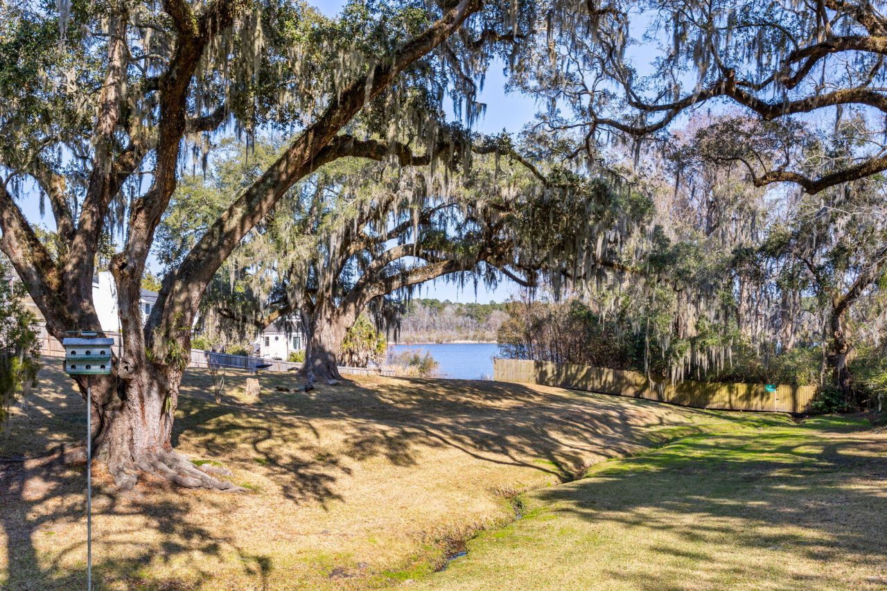 16 N Basilica Avenue Photo 3