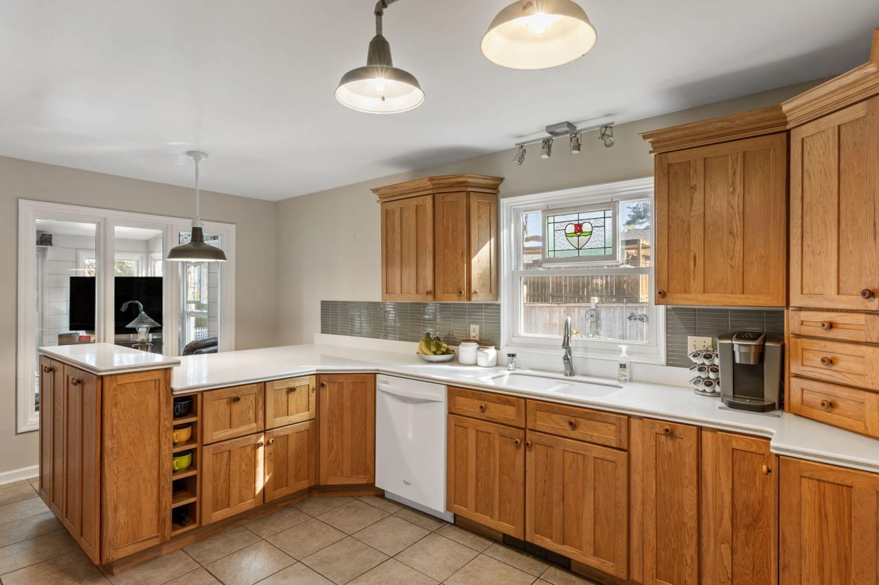 16 N Basilica Avenue Photo 7