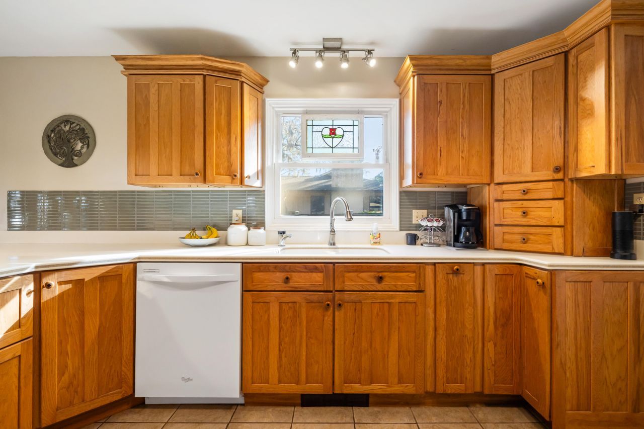 16 N Basilica Avenue Photo 8