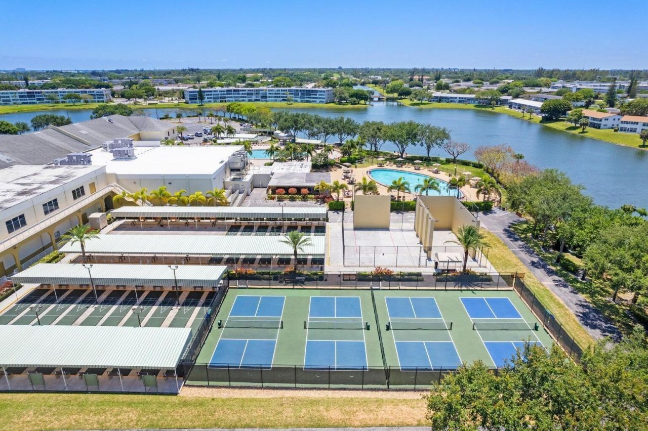 118 Sheffield E, West Palm Beach, FL 33417 Photo