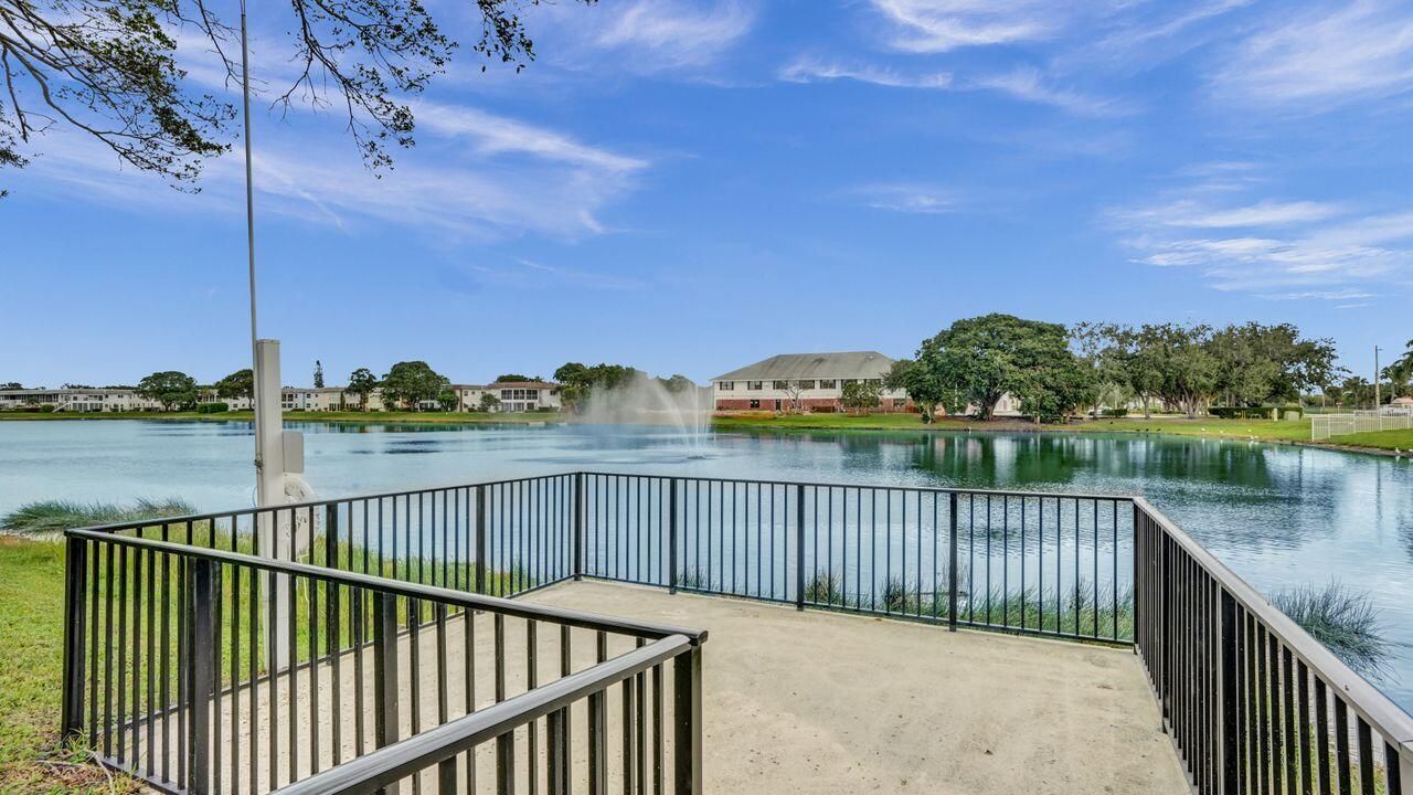 118 Sheffield E, West Palm Beach, FL 33417 Photo