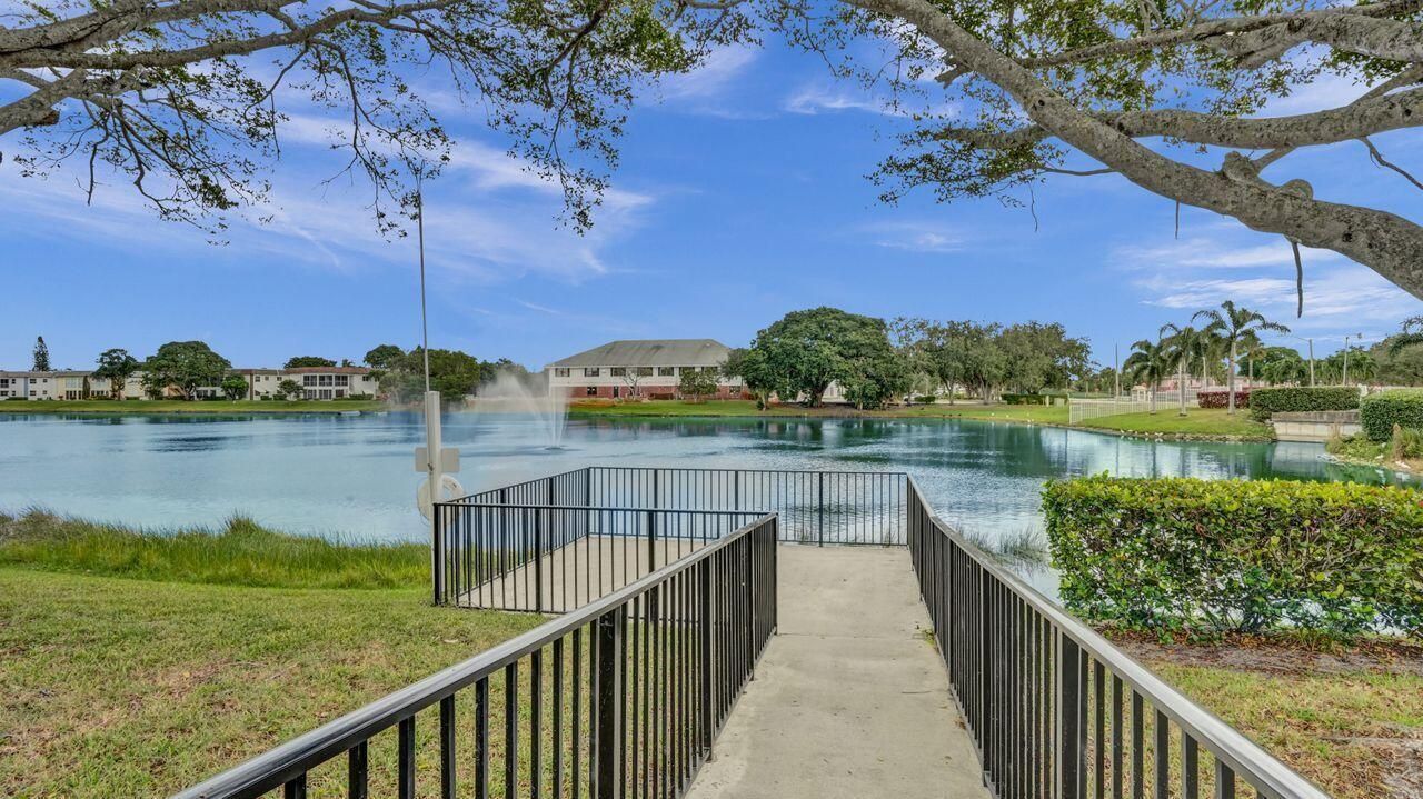118 Sheffield E, West Palm Beach, FL 33417 Photo
