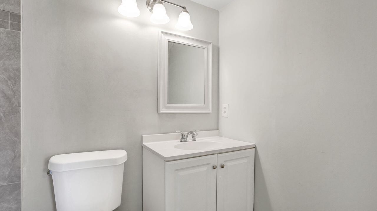 118 Sheffield E, West Palm Beach, FL 33417 Photo