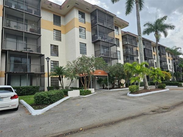 5570 NW 44th Street, Unit 405A, Lauderhill, FL 33319