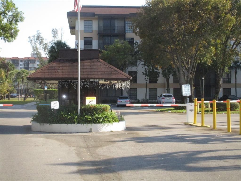 5570 NW 44th Street, Unit 405A, Lauderhill, FL 33319 Photo