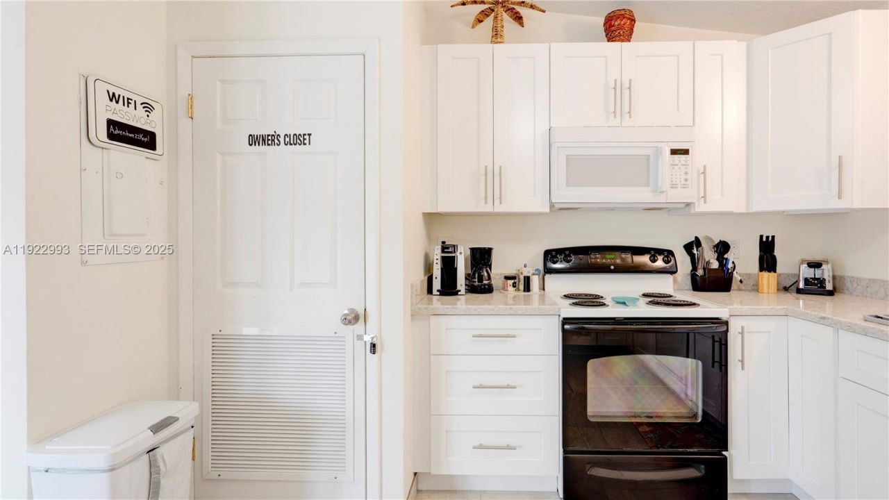 137 Pacific Ave, Tavernier, FL 33070 Photo