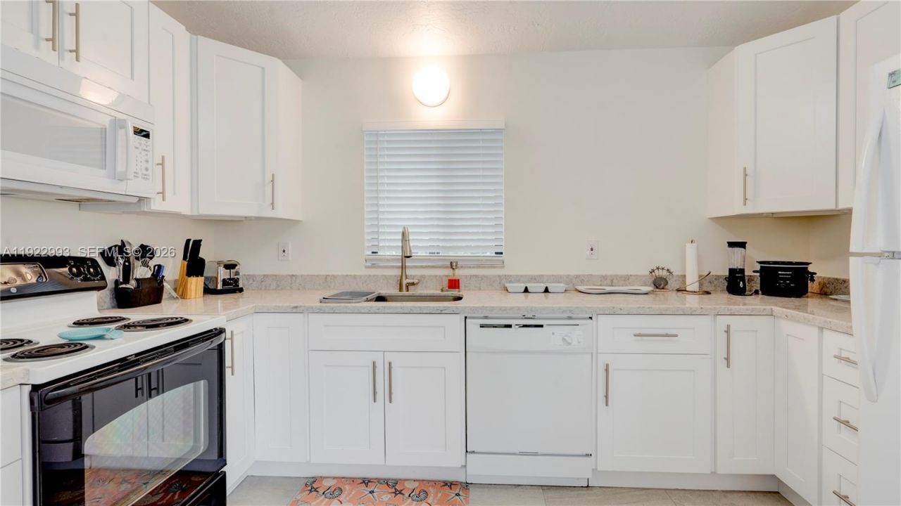 137 Pacific Ave, Tavernier, FL 33070 Photo