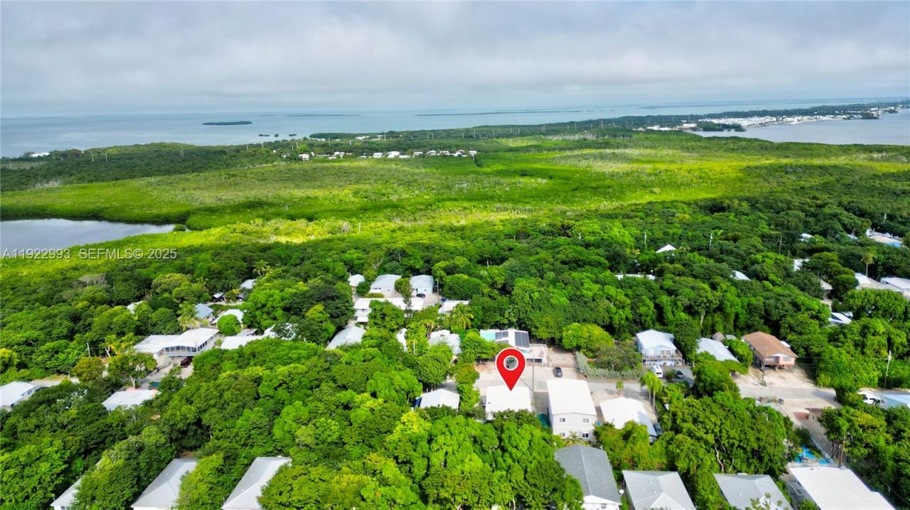 137 Pacific Ave, Tavernier, FL 33070 Photo