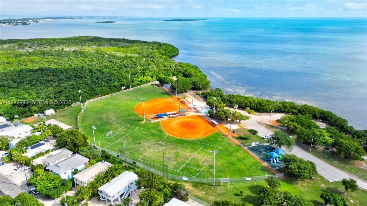 137 Pacific Ave, Tavernier, FL 33070 Photo