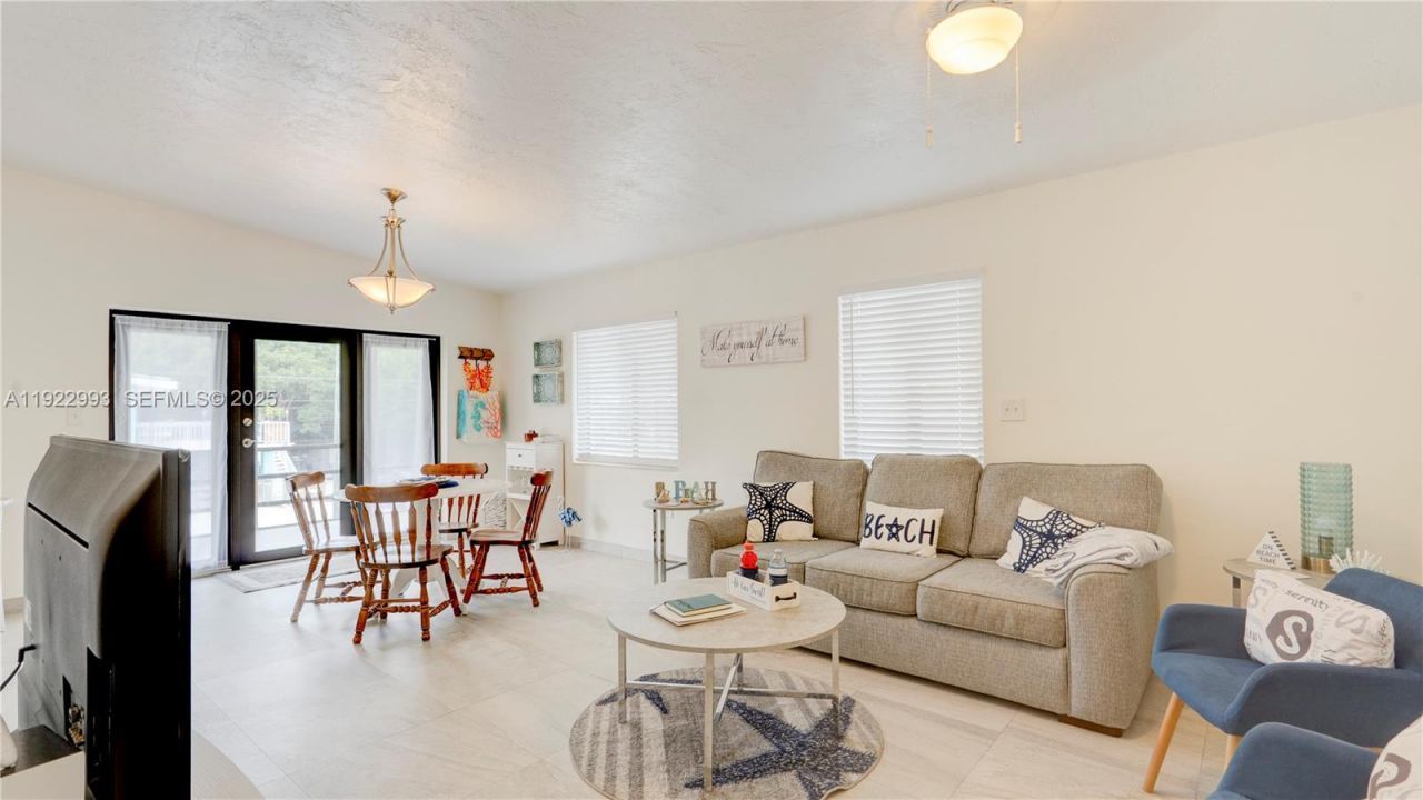 137 Pacific Ave, Tavernier, FL 33070 Photo