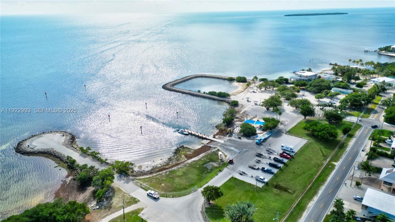 137 Pacific Ave, Tavernier, FL 33070 Photo