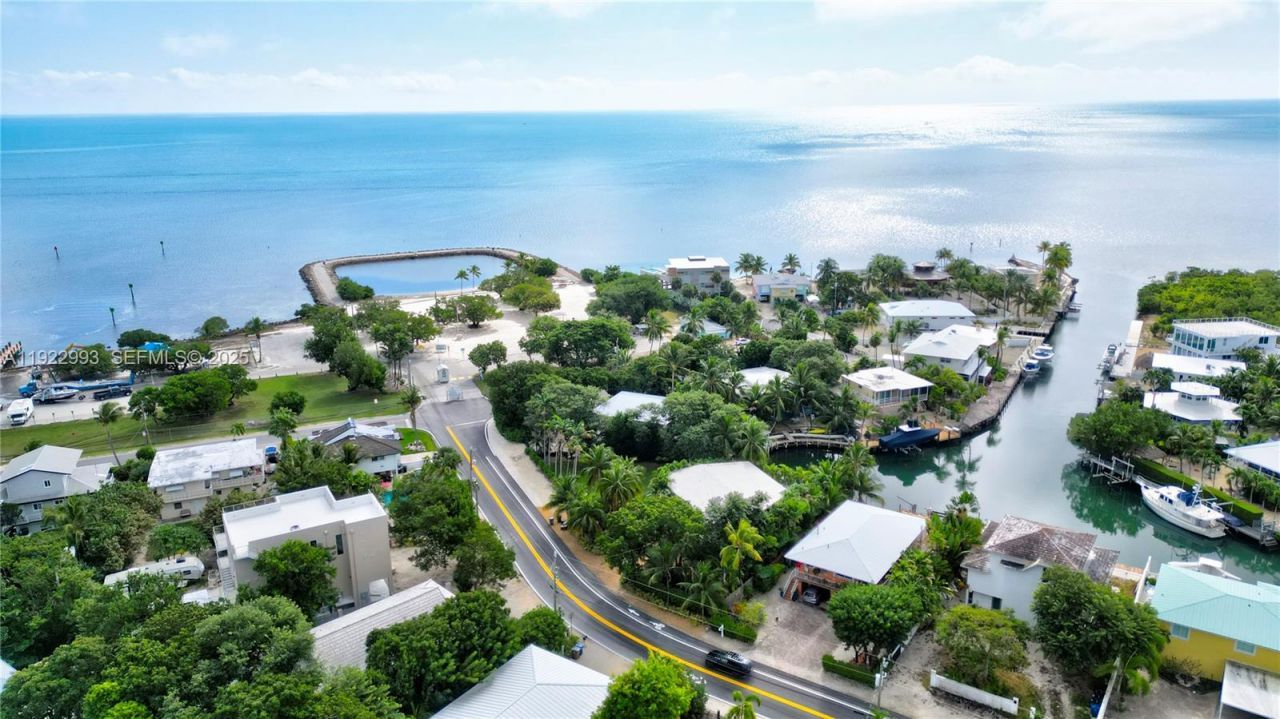 137 Pacific Ave, Tavernier, FL 33070 Photo