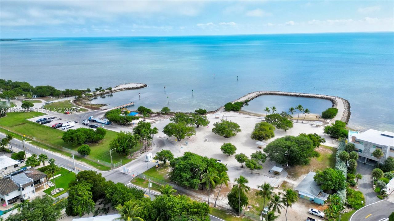 137 Pacific Ave, Tavernier, FL 33070 Photo