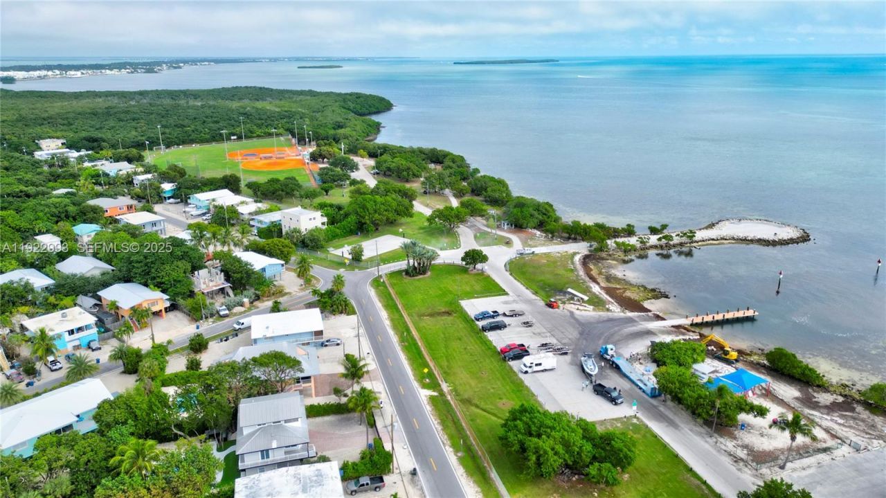 137 Pacific Ave, Tavernier, FL 33070 Photo