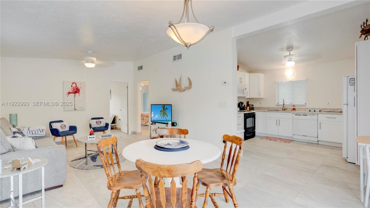 137 Pacific Ave, Tavernier, FL 33070 Photo