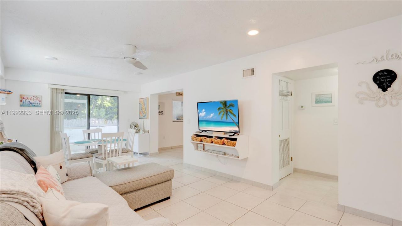 137 Pacific Ave, Tavernier, FL 33070 Photo