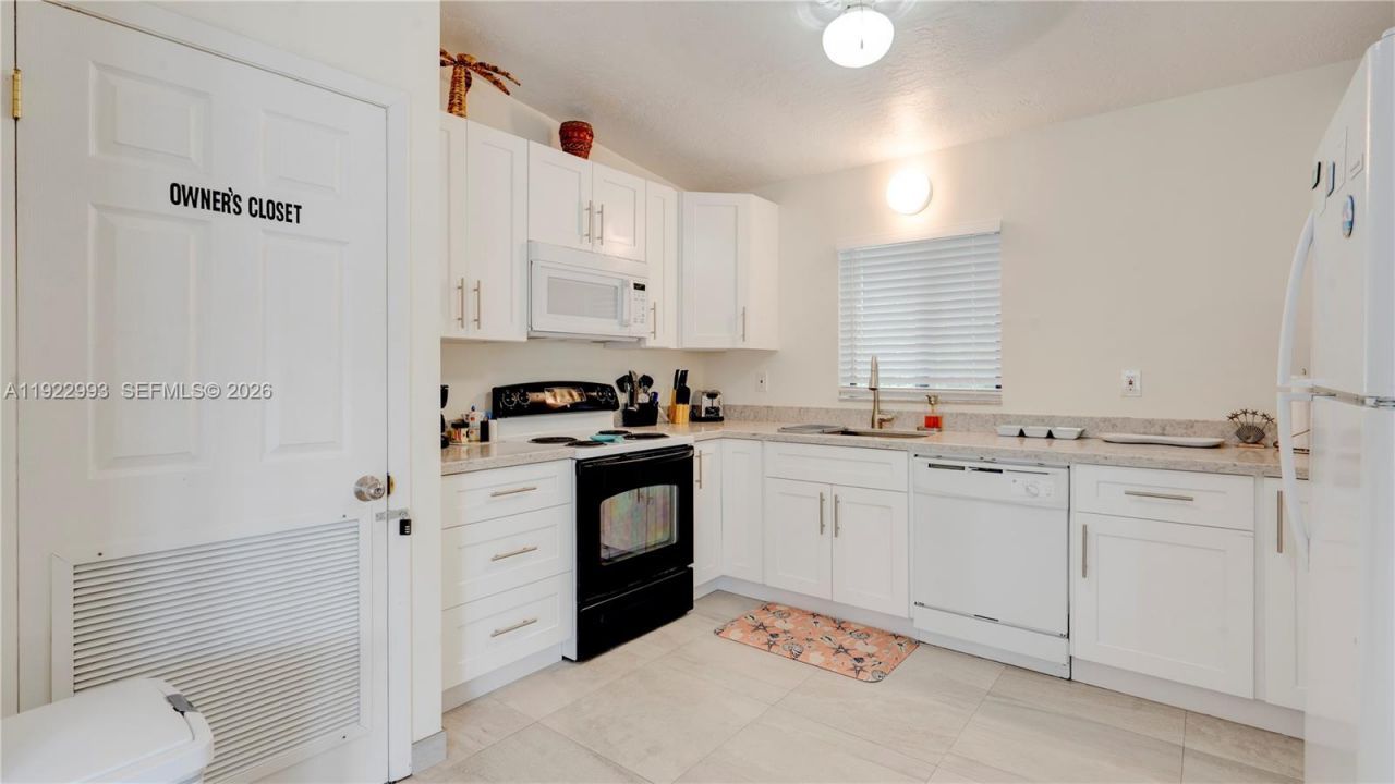 137 Pacific Ave, Tavernier, FL 33070 Photo