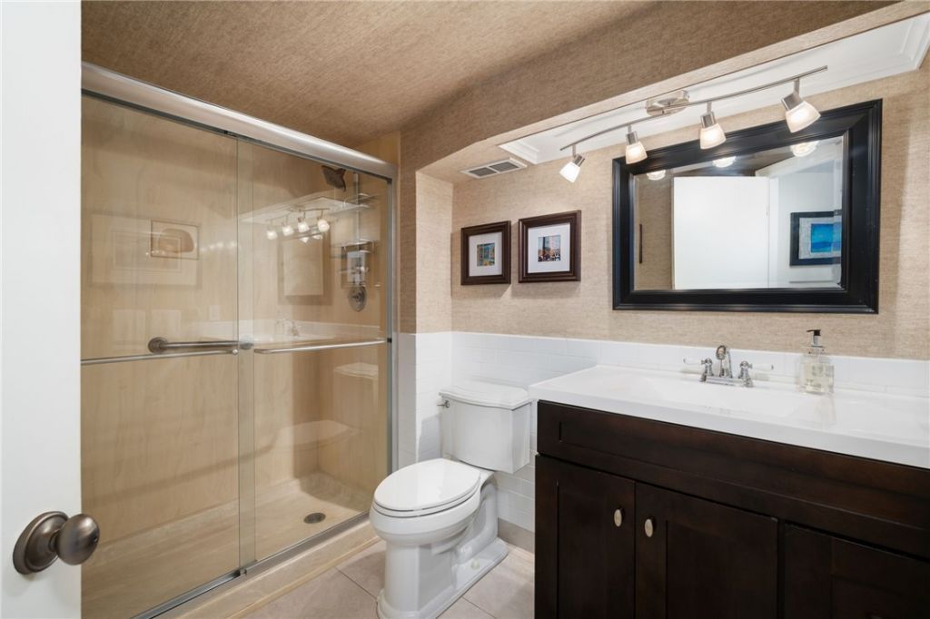 1825 Mooringline Drive, Unit 2-F, Vero Beach, FL 32963 Photo