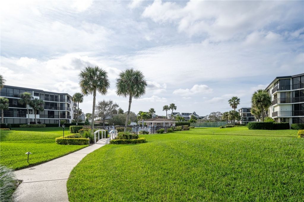 1825 Mooringline Drive, Unit 2-F, Vero Beach, FL 32963 Photo