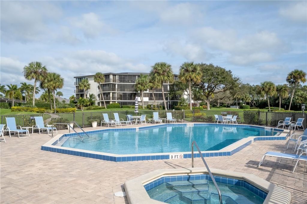 1825 Mooringline Drive, Unit 2-F, Vero Beach, FL 32963 Photo