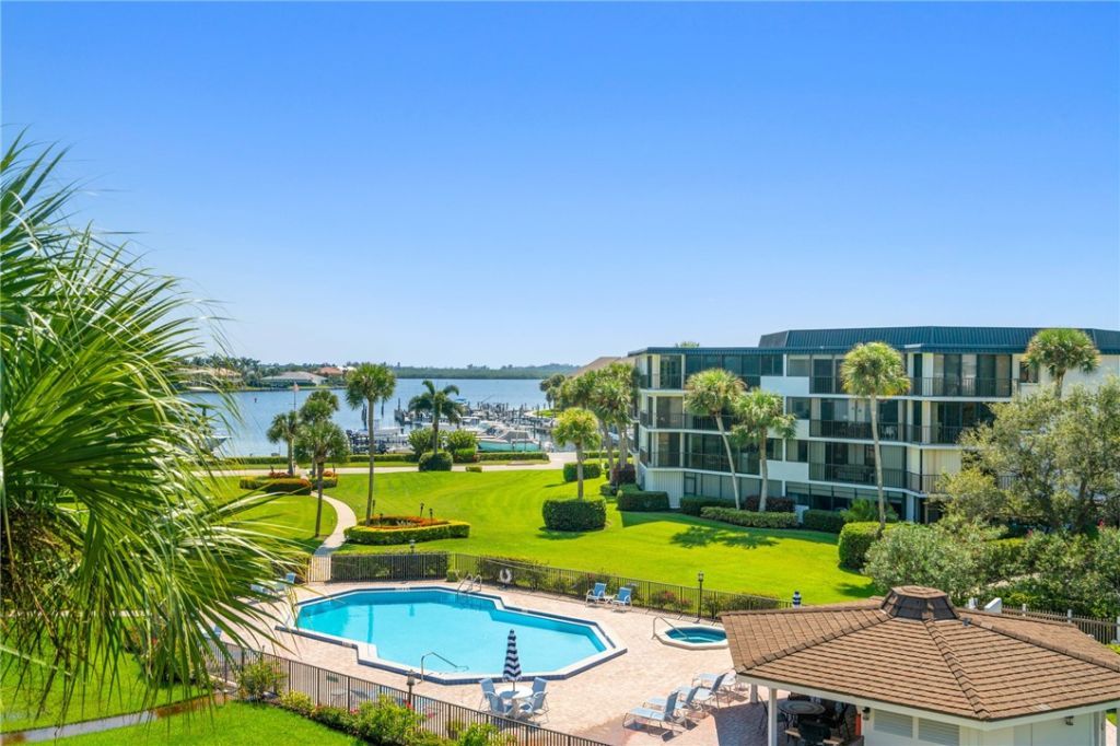 1825 Mooringline Drive, Unit 2-F, Vero Beach, FL 32963 Photo