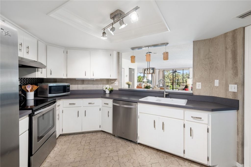 1825 Mooringline Drive, Unit 2-F, Vero Beach, FL 32963 Photo