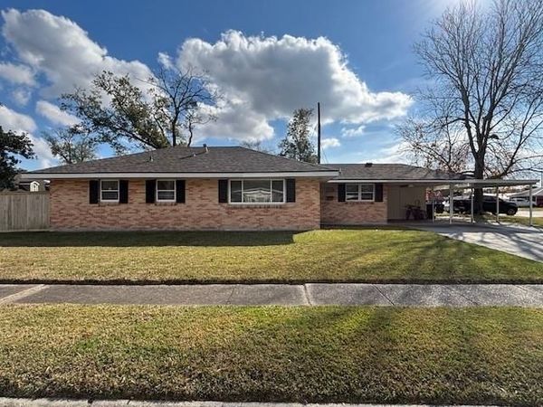 631 STRATFORD Drive, Harahan, LA 70123