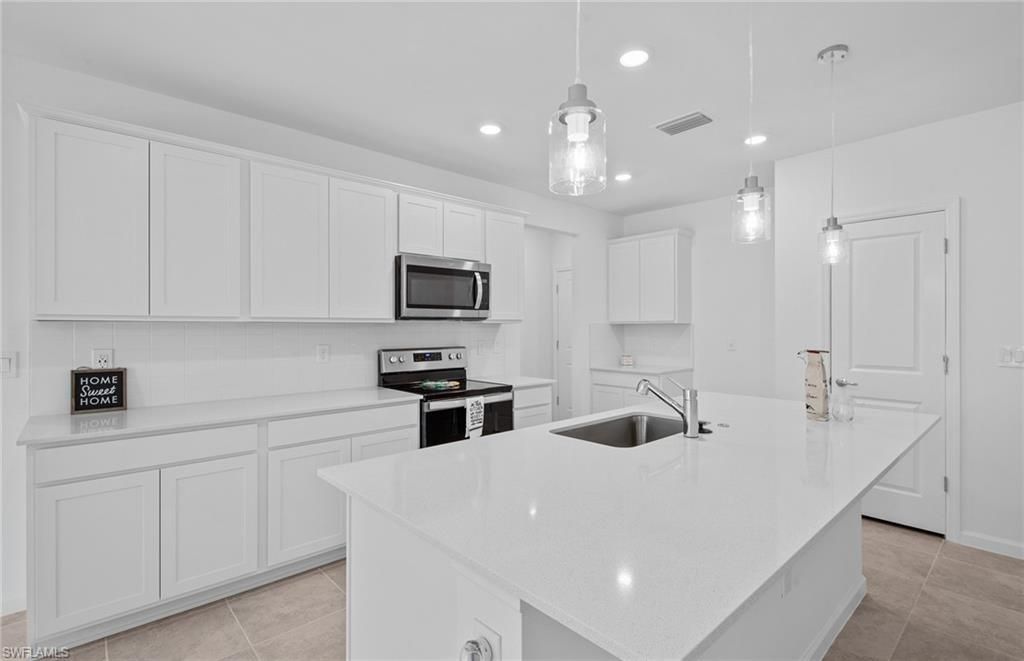 1646 Lake Jessup Cir, Cape Coral, FL 33909 Photo