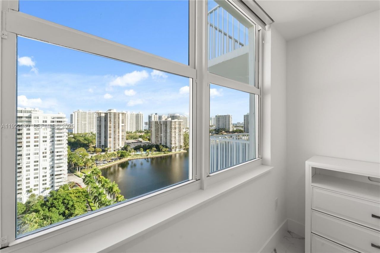 2801 NE 183rd St, Unit 2116W, Aventura, FL 33160 Photo