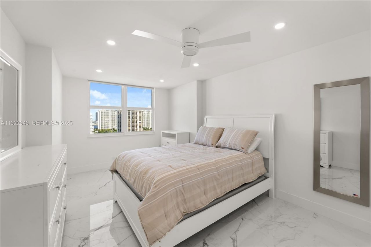 2801 NE 183rd St, Unit 2116W, Aventura, FL 33160 Photo