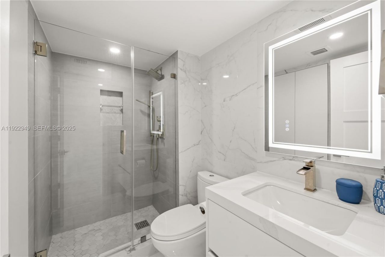 2801 NE 183rd St, Unit 2116W, Aventura, FL 33160 Photo