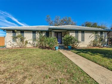 2271 Homeway Circle, Dallas, TX 75228