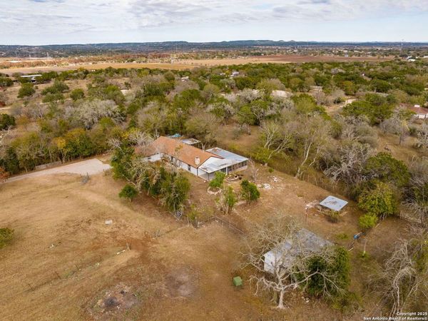 213 Verde Hills, Center Point, TX 78010