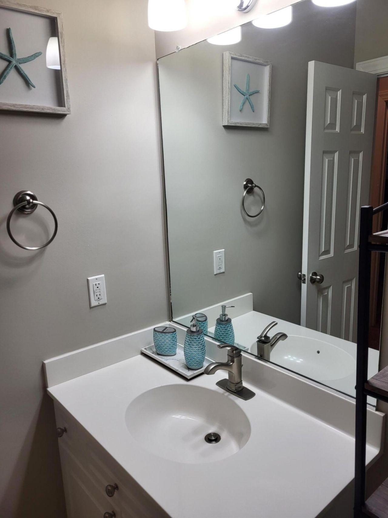 407 S Elgin Court Photo 23