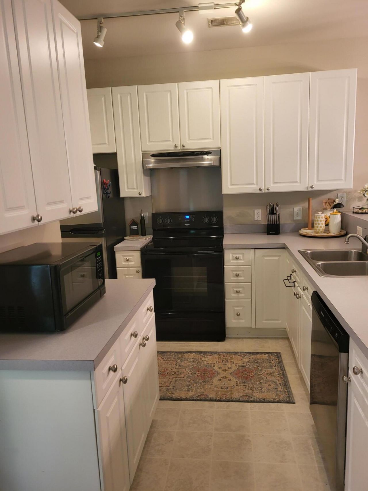 407 S Elgin Court Photo 8