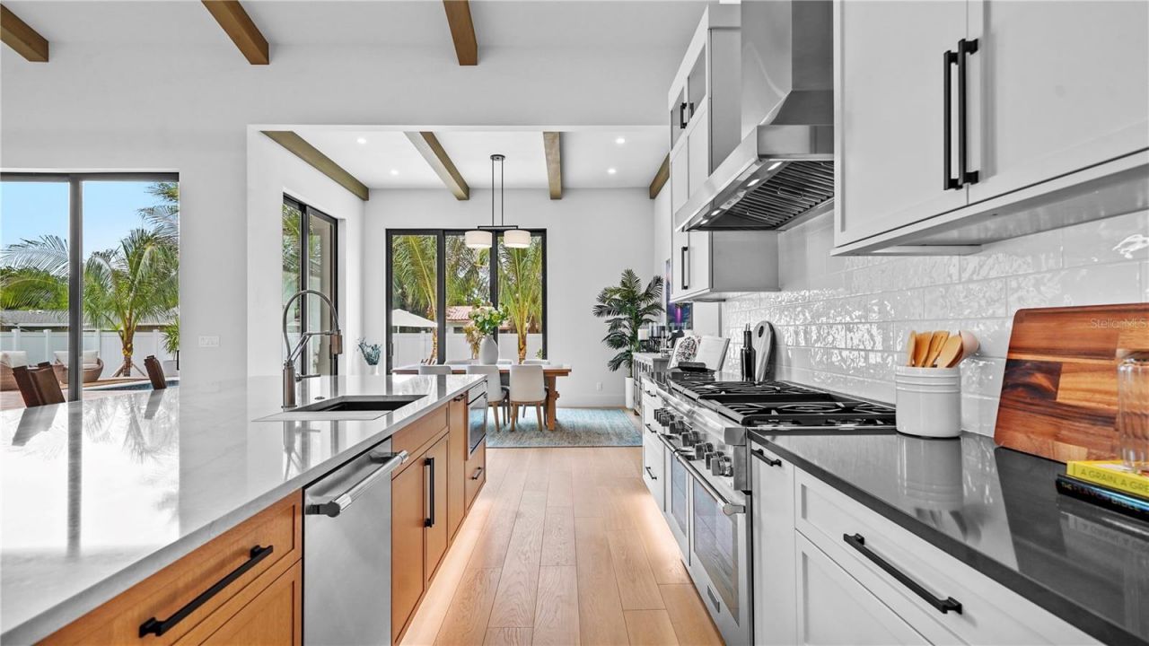 1915 Tulip Drive, Sarasota, FL 34239 Photo