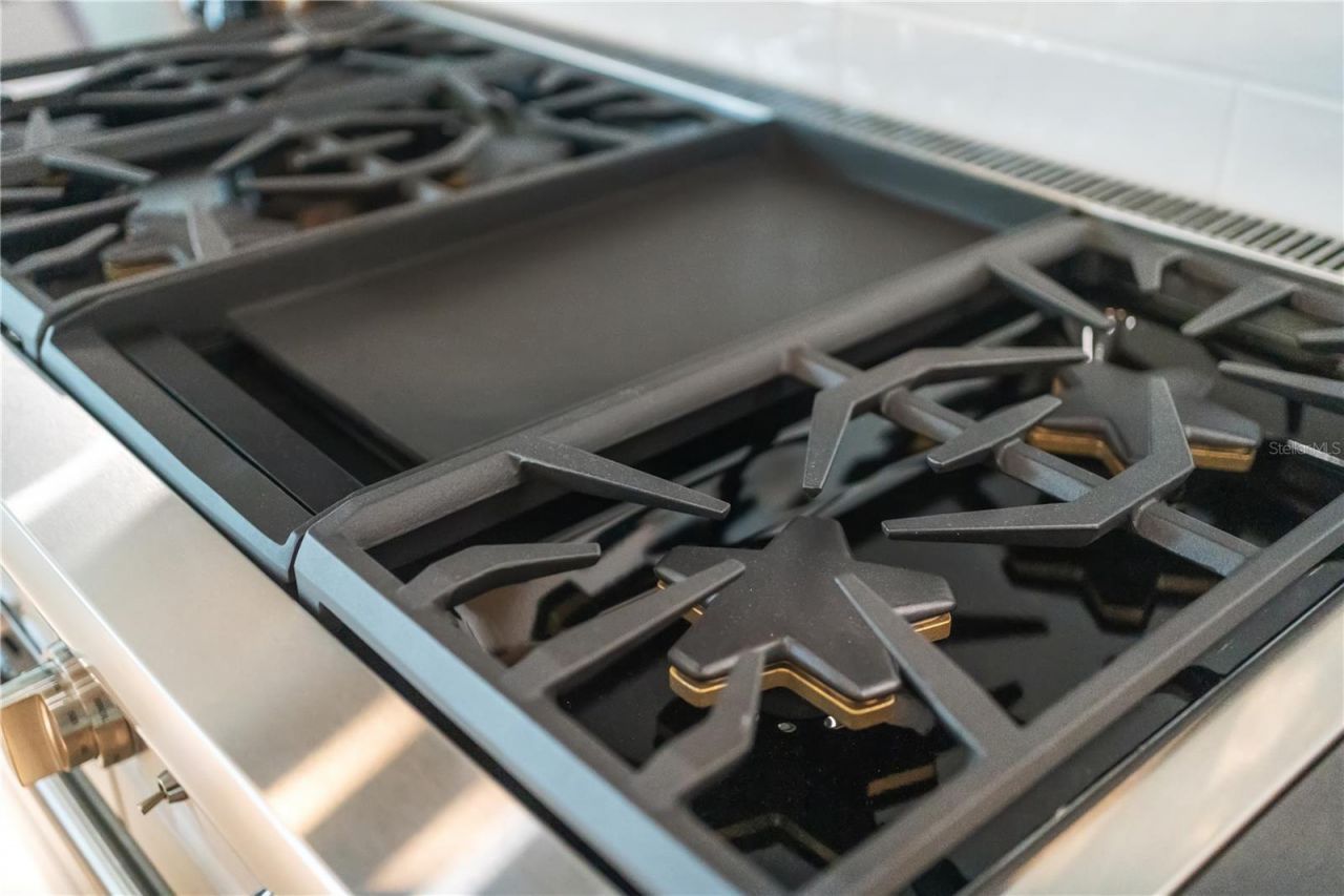 1915 Tulip Drive, Sarasota, FL 34239 Photo