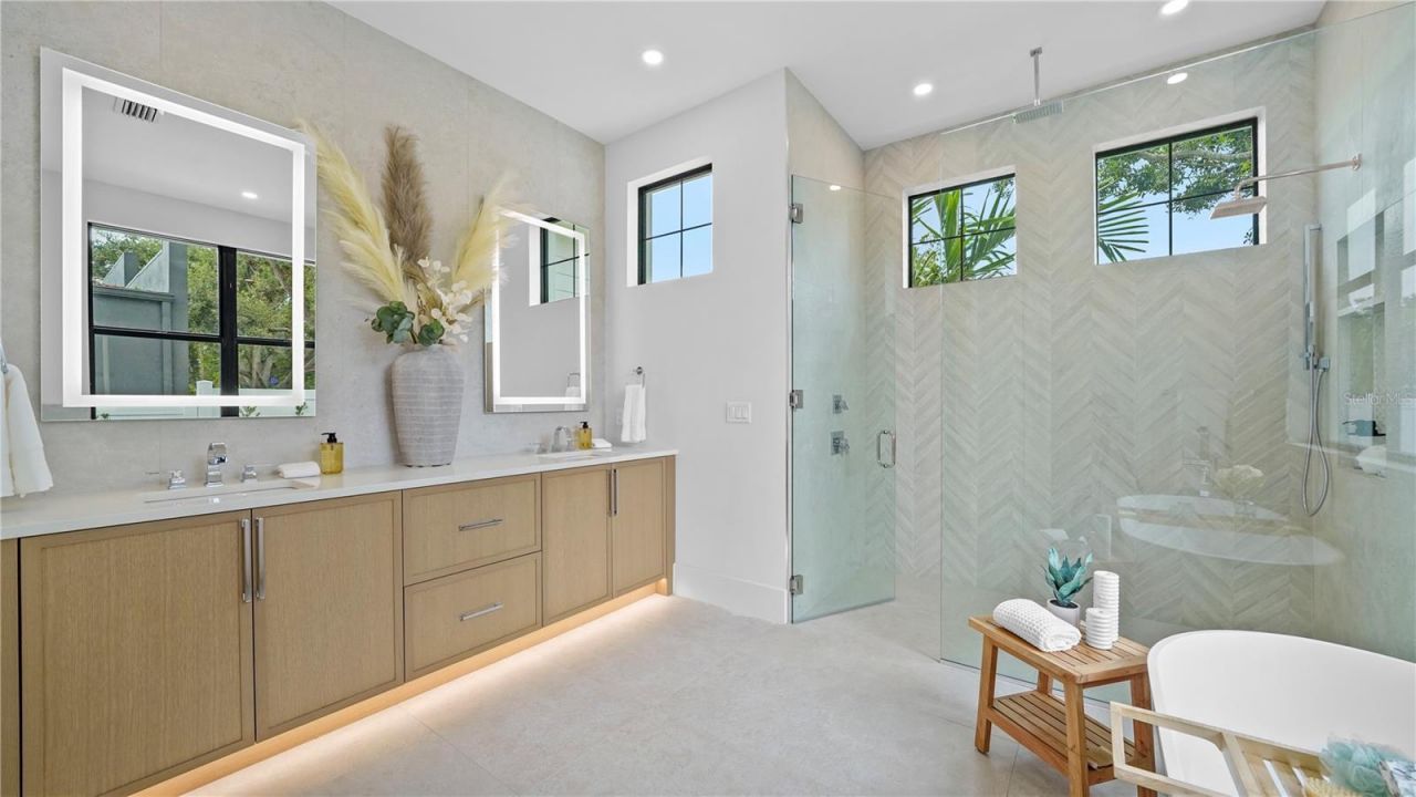 1915 Tulip Drive, Sarasota, FL 34239 Photo