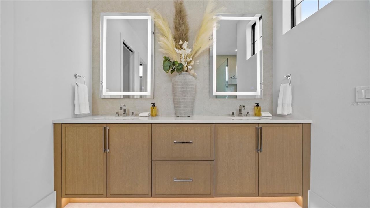 1915 Tulip Drive, Sarasota, FL 34239 Photo