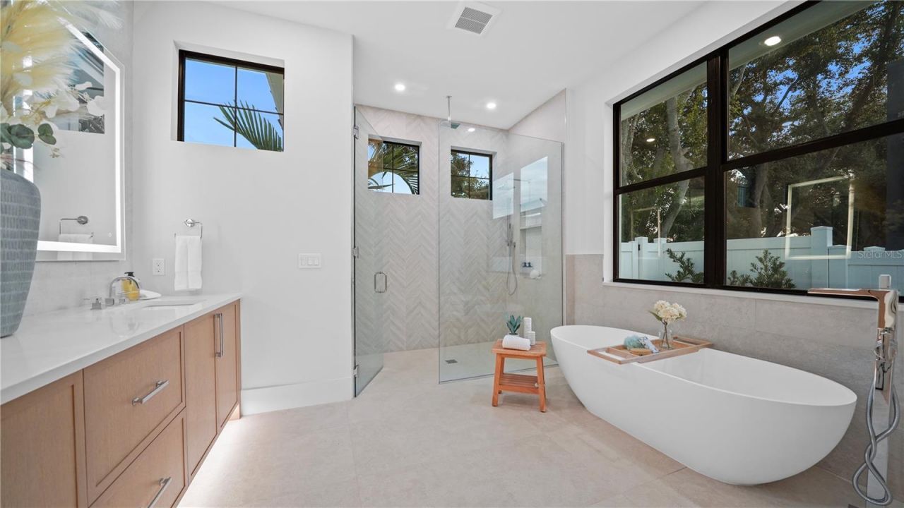 1915 Tulip Drive, Sarasota, FL 34239 Photo