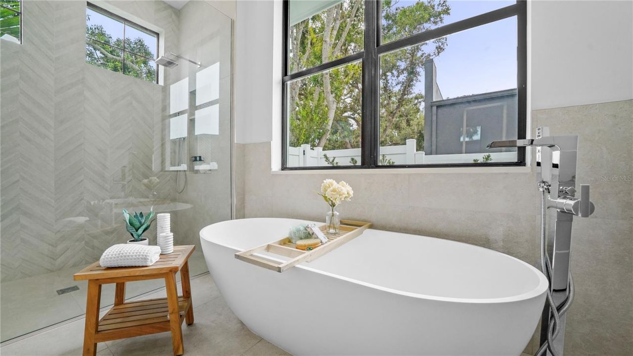 1915 Tulip Drive, Sarasota, FL 34239 Photo