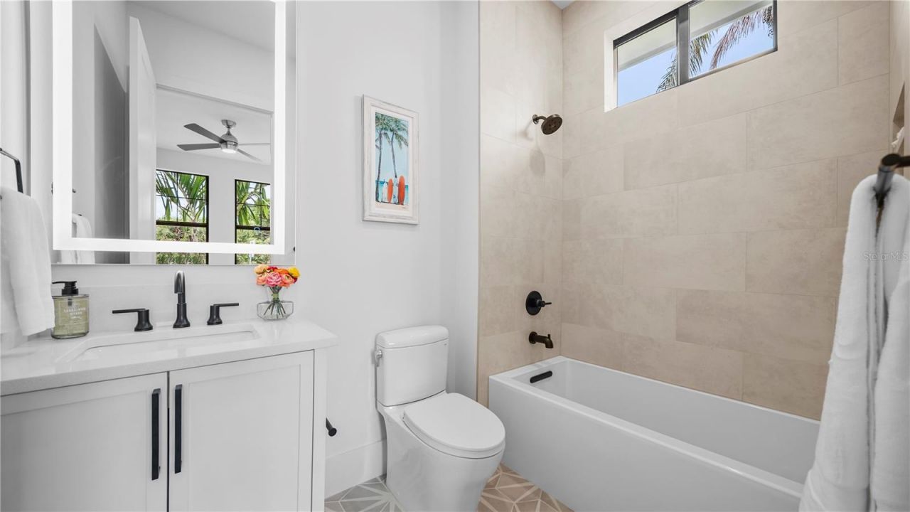 1915 Tulip Drive, Sarasota, FL 34239 Photo