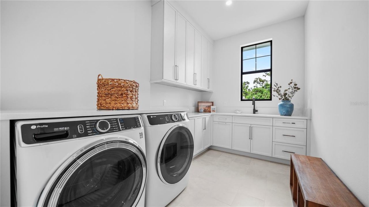 1915 Tulip Drive, Sarasota, FL 34239 Photo