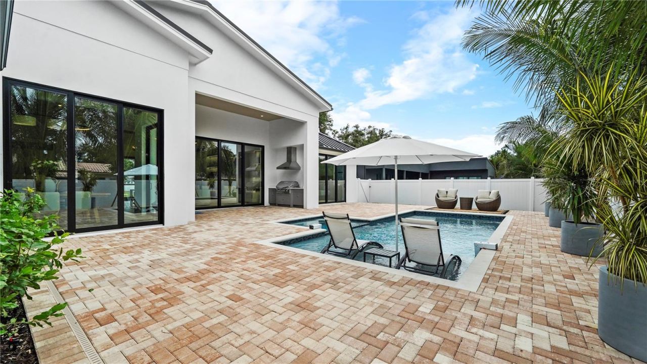 1915 Tulip Drive, Sarasota, FL 34239 Photo