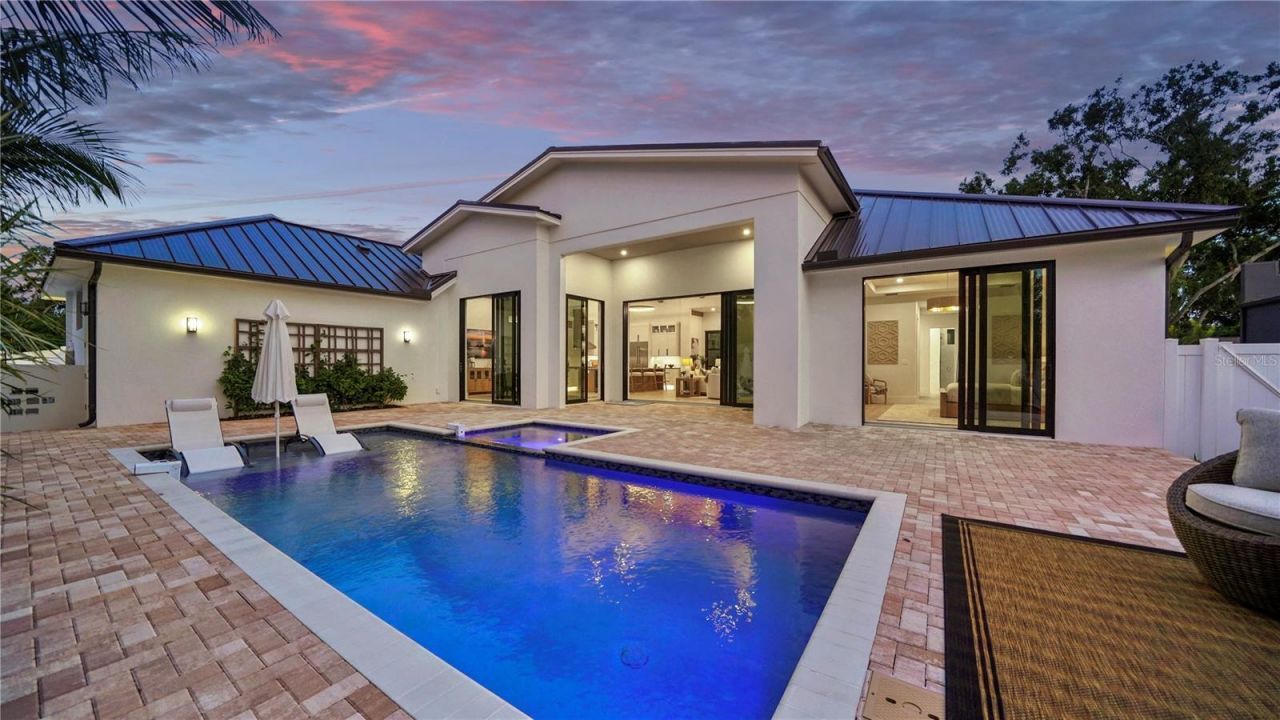 1915 Tulip Drive, Sarasota, FL 34239 Photo